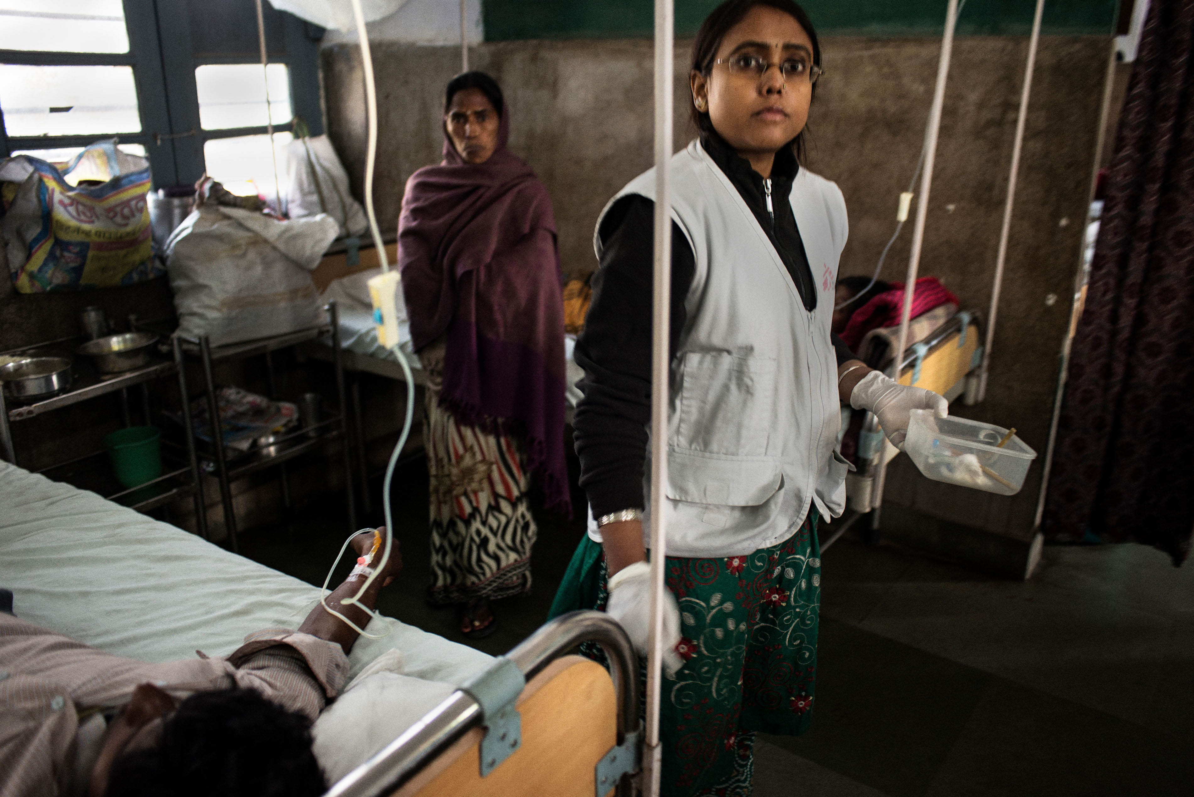 MSF staff nurse seen administering drugs to Kala Azar patients in Sadar Hospital Hajipur.