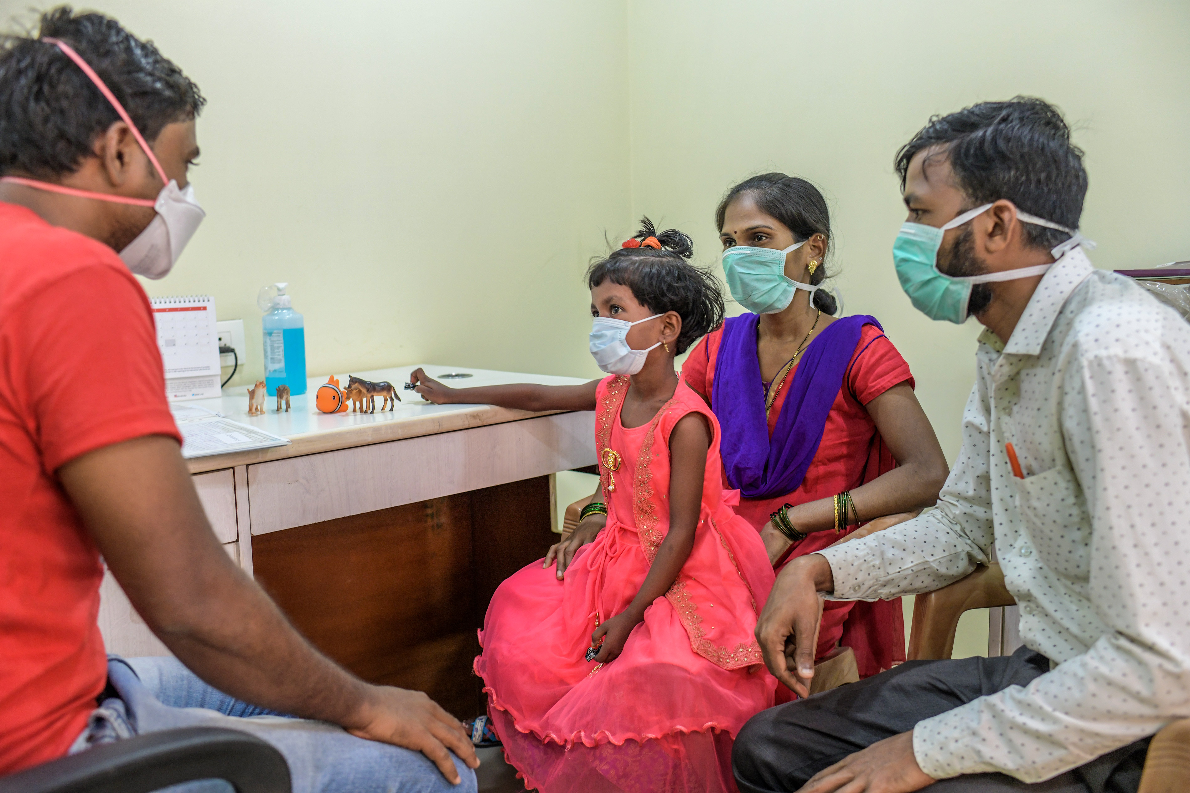 MSF Counsellor, counselling parents of a six-year-old girl with drug-resistant TB at MSF independent Clinic, Mumbai- India