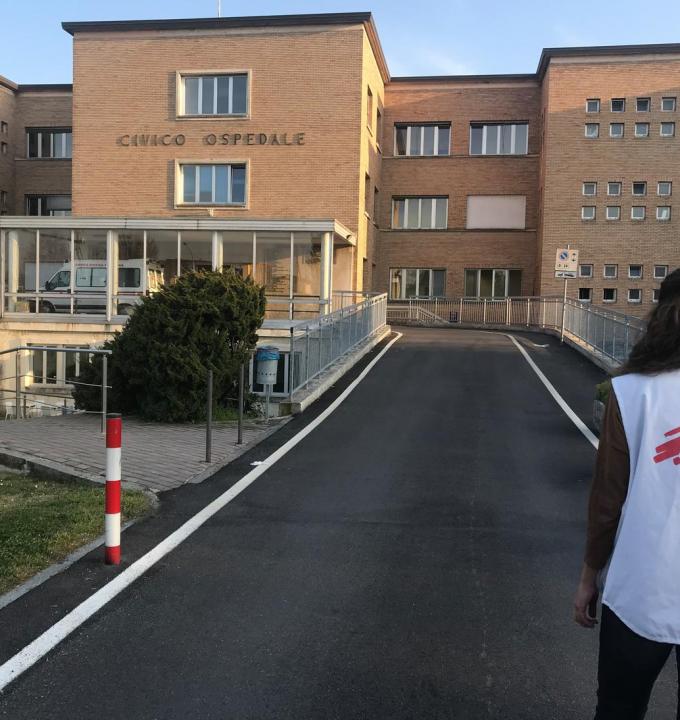 Nurse Carlotta, who has not worked in Italy for a long time, is now happy to be able to do her part in her country and to see so much solidarity between our doctors and our teams.