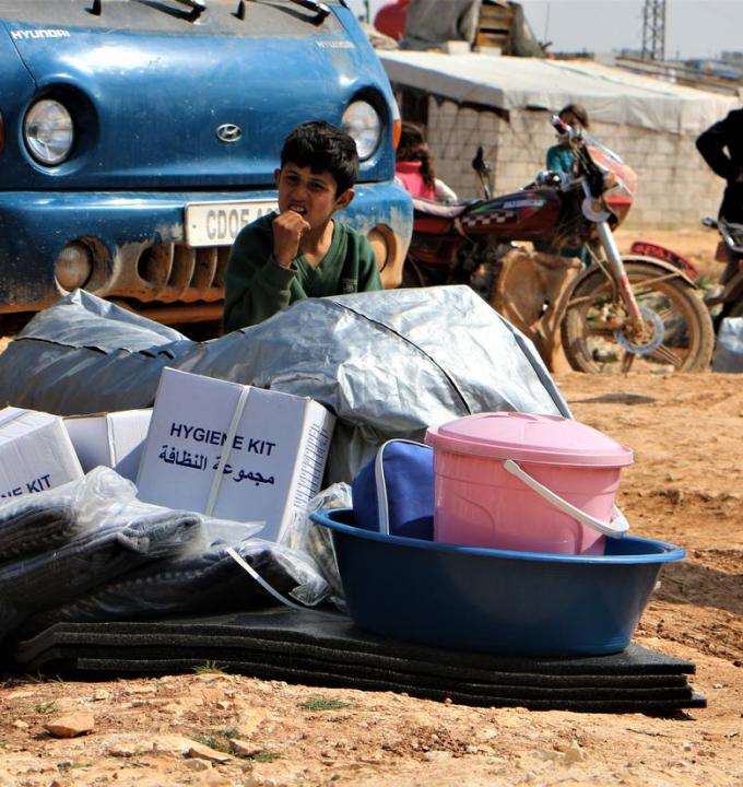 MSF distributing tents and NFIs in Al habeet area.