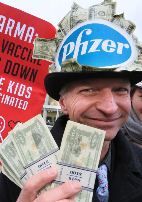 DESCRIPTION:MSF stunt in Berlin outside the venue of the Gavi replenishment meeting, demanding GSK and Pfizer to reduce their price for the pneumococcal vaccine to $5 per child. The stunt involves world leaders spinning a wheel of chance in which - when it comes to the PCV vaccine - pharma almost always wins.