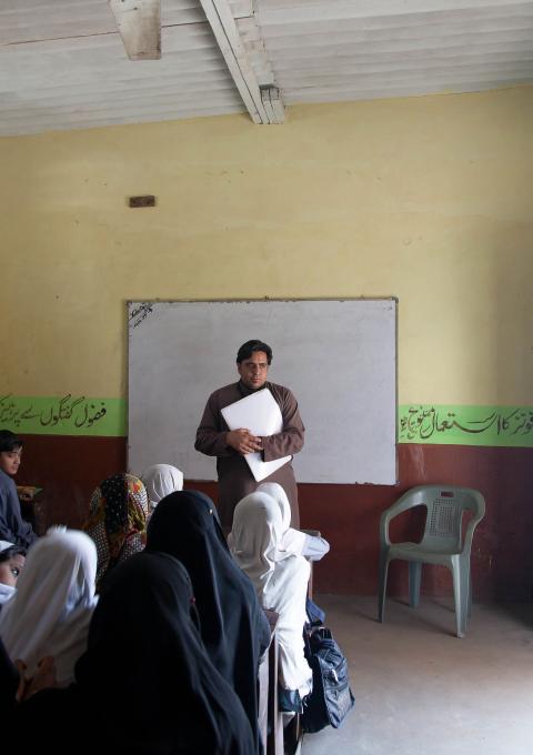 MSF Staff conducting a health promotion workshop to raise awareness amongst students about Hepatitis C.