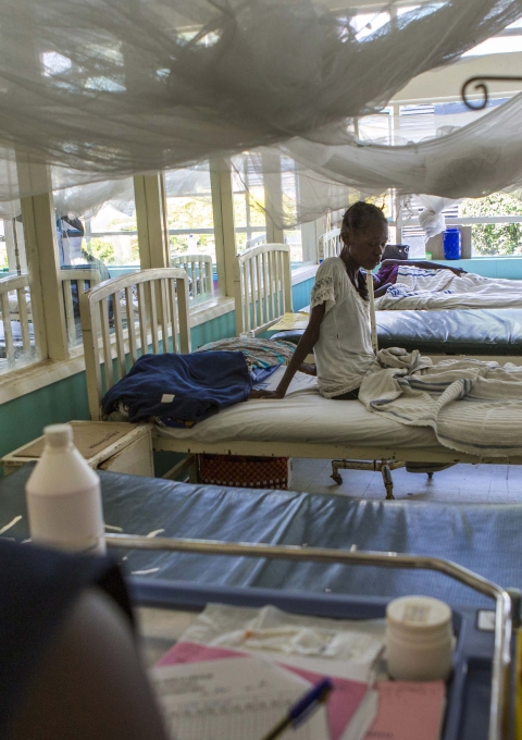 Nurse Arsha prepares medication for HIV patients in wards 3 and 4 at Homa Bay Hospital, July 2017, Kenya.
