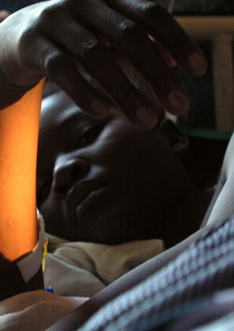 Since 1999 MSF works in the hospital of the Chiradzulu district, taking care of opportunistic diseases linked with HIV and to prevent mother to child transmission of the HIV virus. Since August 2001, HIV/AIDS patients are treated with ARVs. Today, over 3000 patients are following this treatment., 2004, Malawi.