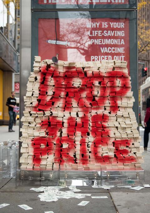 In New York, on Word Pneumonia Day 2015 (Nov 12), MSF volunteers attempted to deliver more than $17 million of fake cash - the equivalent of one day of profits from the pneumonia vaccines for Pfizer globally - to Pfizer's CEO Ian Read. The same day, MSF launched a global petition to ask Pfizer and GlaxoSmithKline (GSK) to reduce the price of the pneumococcal vaccine to $5 dollars per child (for all three doses) in developing countries. Photograph by Edwin Torres