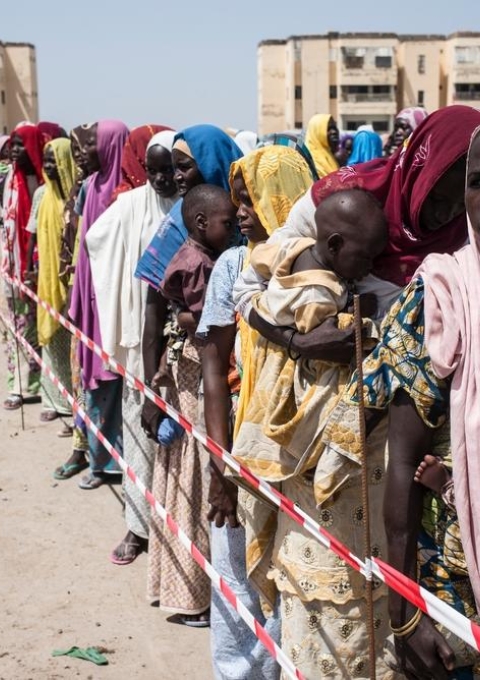 MSF set up a circuit to vaccinate children under 5 years old, they also receive an anti-parasite and vitamin A and parents receive relief items such as soap and mosquito nets. In one day nearly 4,000 children were vaccinated.