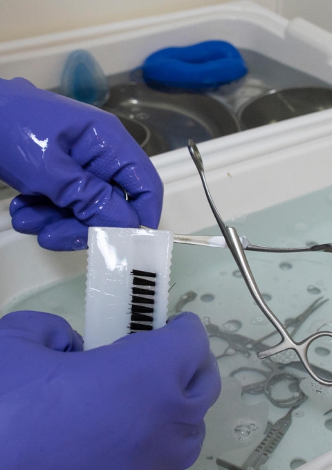 At MSF’s post-operative care hospital in Mosul (Iraq), infection and prevention control (IPC) measures are implemented. One of the pillars of IPC consists in cleaning, sterilizing and sanitizing. Here, sterilized equipment is being prepared before being used for a surgery.