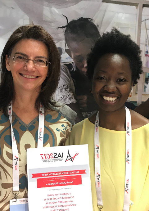 Chenai Mathabire (right), MSF nurse and Researcher won the HIV/TB Research Prize at this year’s IAS for her study on the feasibility of using Determine TB-LAM. 