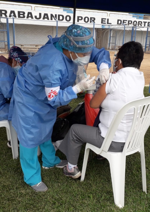 A new wave of COVID-19 has swept Peru since the start of 2021. MSF has launched an intervention in support of the health authorities in Huaura province, north of Lima, aimed at taking some pressure off the regional hospital in Huacho (the provincial capital) by treating patients who need isolation and oxygen therapy, but whose state is not as critical as to need the services of Huacho hospital.