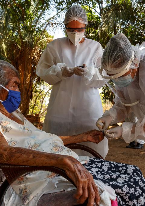 Nurse Mayra Leandro works with the health worker of the Special Indigenous Health District of Mato Grosso do Sul (DSEI MS) who attends patients at Lagoinha village. The sugar level of her blood is tested, as many indigenous people suffer from diabetes. 