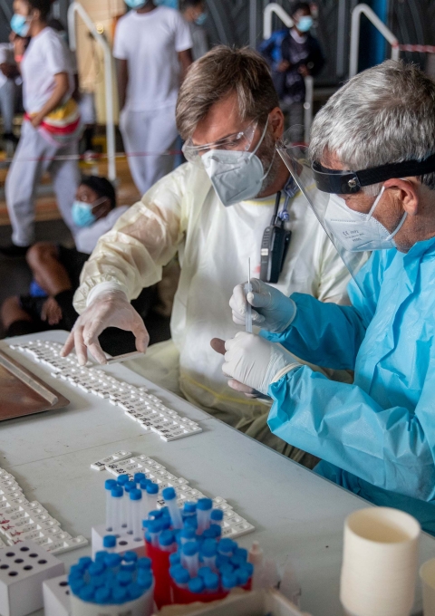 MSF teams during Covid-19 testing.