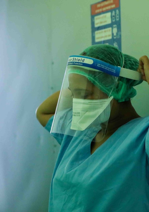 Tulsi Devi, a hygiene worker working with MSF at its temporary COVID hospital in Patna, India, in June 2020. 