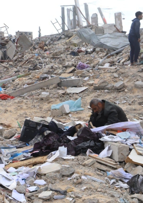 After 15 months Israel‘s war on Gaza, Palestine, and the implementation of the ceasefire on 19 January 2025, displaced Palestinians are attempting to return home to the southern city of Rafah. While people try to rebuild the ruins, Rafah is totally destroyed, with homes, shops, streets and healthcare facilities in ruins and electricity and water systems damaged – and unsafe due to scattered unexploded ordnance in the ruins of buildings.