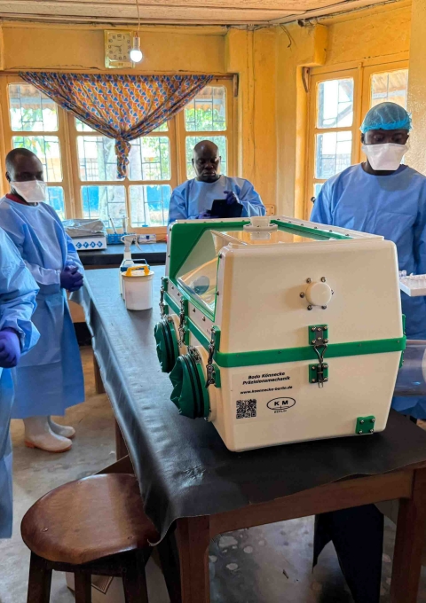 A new Ebola testing machine is installed in the laboratory of Mongbwalu General Referral Hospital in Ituri eprovince, DR Congo. The equipment allows samples to be tested on site, reducing the need to transport them to Bunia and helping teams obtain results more quickly during the Ebola response.