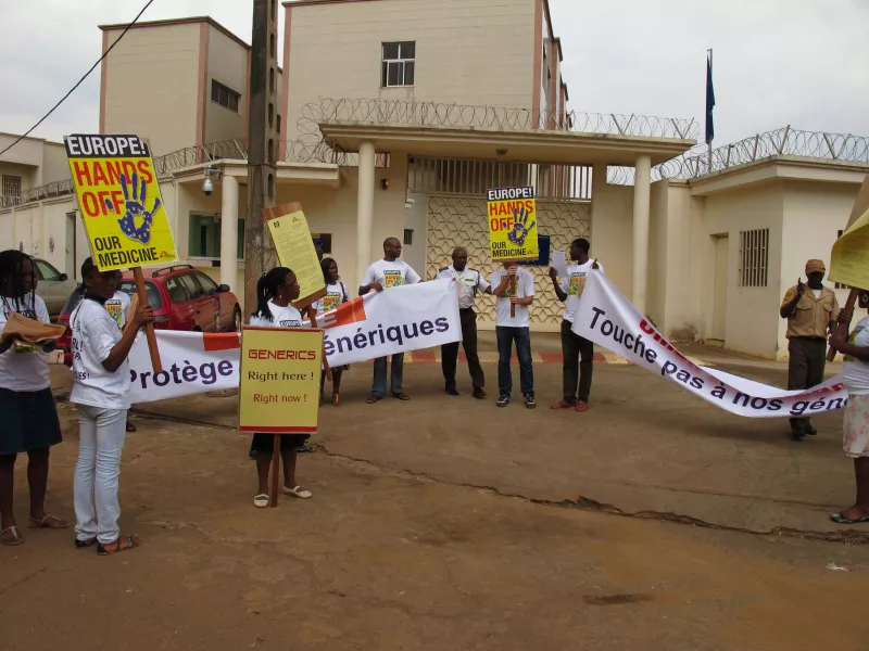 MSF & local activists groups in Cameroon demonstrated in front of the EU delegation on in support of the "EU, Hands Off Our Medicine" campaign.