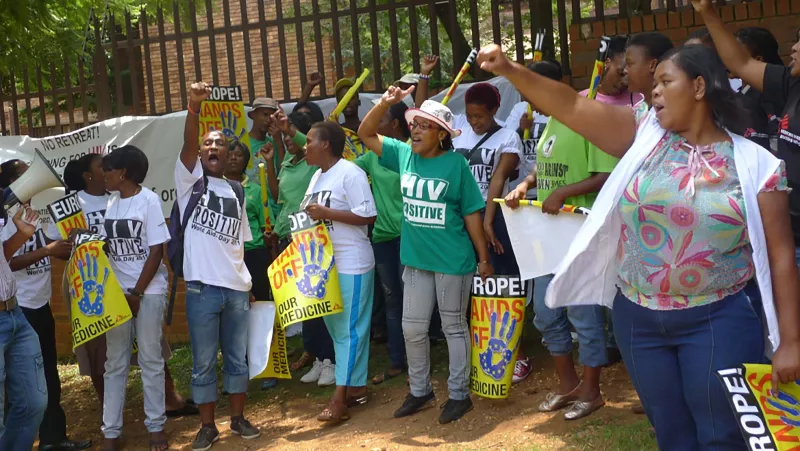 As India and the European Union prepare to meet at a New Delhi summit to finalize a Free Trade Agreement (FTA) under negotiation since 2007, Médecins Sans Frontières / Doctors Without Borders (MSF), the Treatment Action Campaign (TAC), SECTION27 and He-Tic held a picket to warn that harmful provisions in the agreement could have a severely negative impact on access to medicine for people in developing countries.