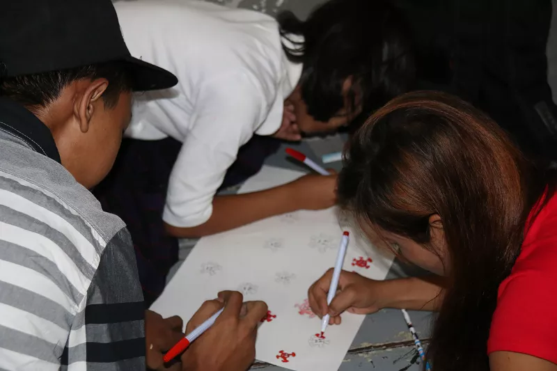 During a peer group activity at MSF’s Thaketa Clinic in Yangon , HIV+ Adolescents expressed their feelings by painting pictures and writing letters in anticipation of World AIDS Day 2016. 