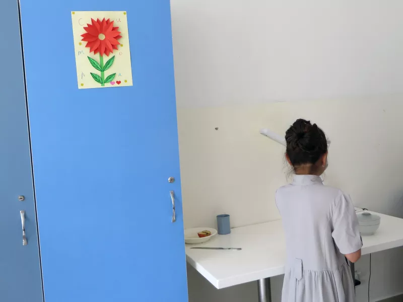A young patient in Dushanbe receives her first dose of Delamanid, one of the first new TB medicines in over 50 years.   Delamanid and Bedaquiline offer patients with MDR-TB and XDR-TB, who would otherwise have no other alternatives, a more effective treatment and their only hope to be cured. For this reason, in high burden MRD TB countries like Tajikistan, access to new TB medicines is essential.