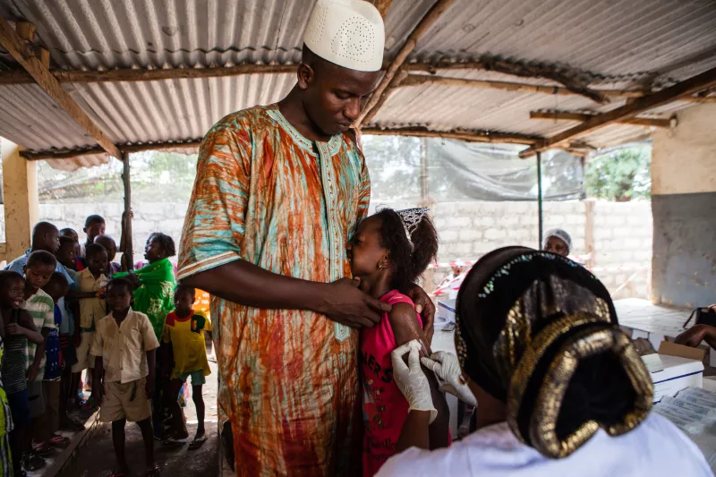First day of vaccination in the commune of Dixinn in Conakry, Guinea. Médecins Sans Frontières/Doctors without borders (MSF) is launching the 7th of April 2017 a large scale measles vaccination campaign in Conakry, the capital of Guinea. Since the beginning of the year there have been 3468 confirmed cases and 14 deaths dues to measles in Guinea. Photograph by Markel Redondo