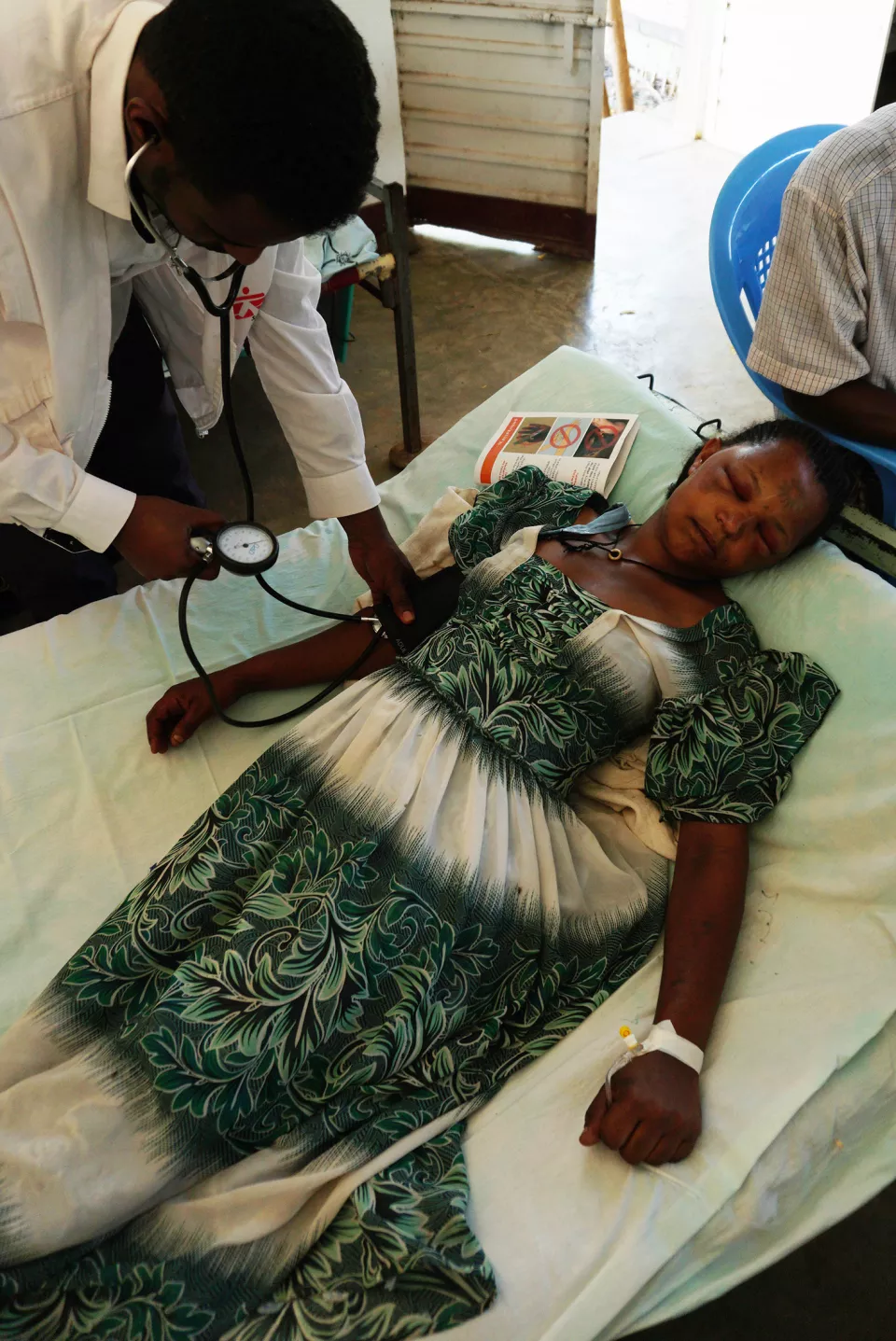 MSF Intensive Care Unit nurse Degifew Dires checks the blood pressure of snakebite patient Workey Mekonen, while she receives an infusion with anti-venom.