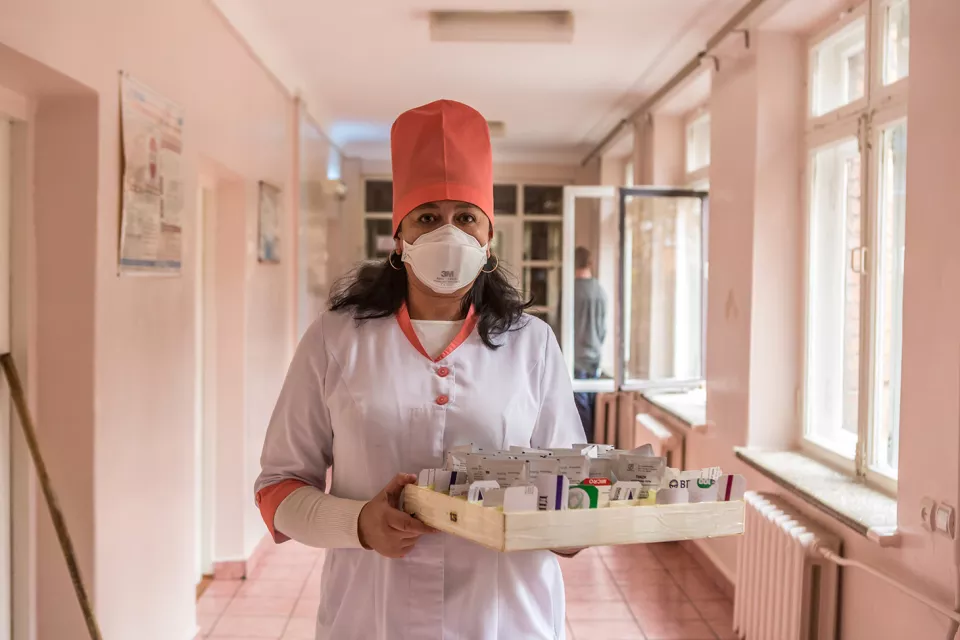 A Ministry of Health nurse distributing pills to the patients in the multidrug-resistant TB (MDR-TB) ward of the Zhytomyr Regional TB Dispensary in Zhytomyr, Ukraine.