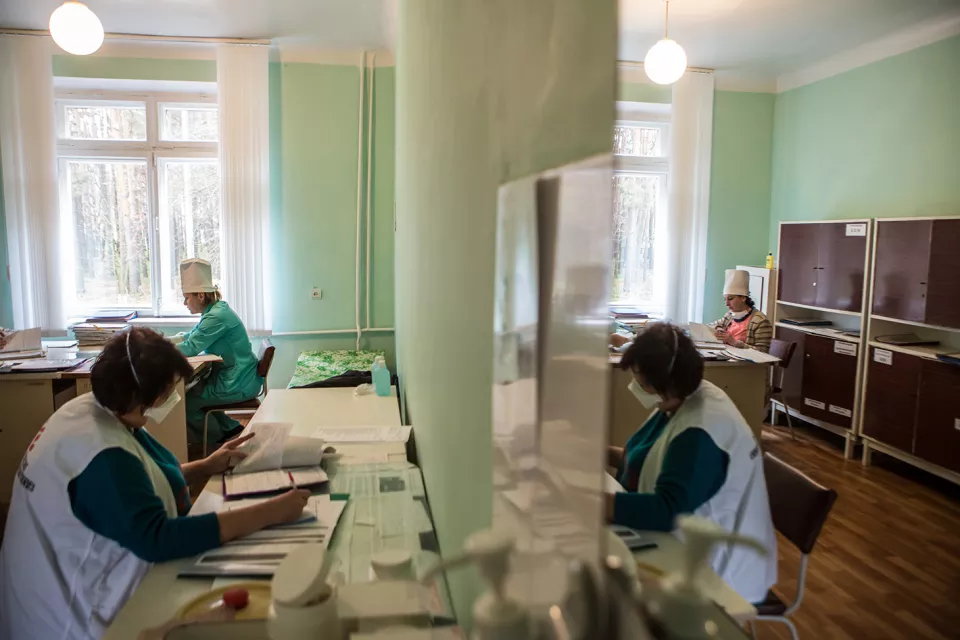 MSF nurse Olena Markova and Ministry of Health nurses at the Zhytomyr Regional TB Dispensary.
