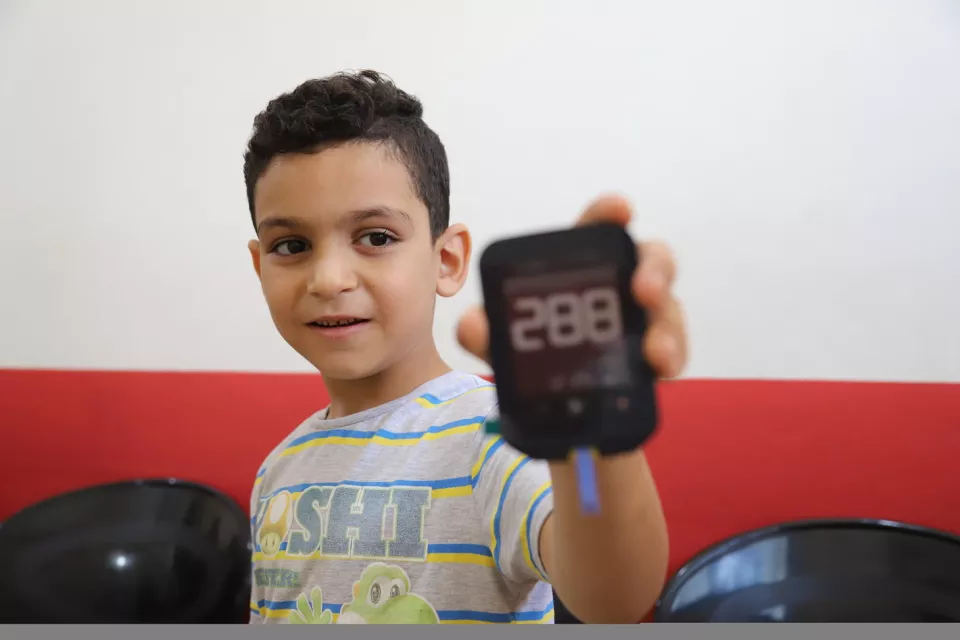 Abdallah is an 8 year old suffering from both diabetes type I and epilepsy, which makes his case a challenging one. Today, Abdallah receives treatment at Médecins Sans Frontières’ clinic (MSF) in Shatila Camp, South Beirut, where he is provided with insulin pens
