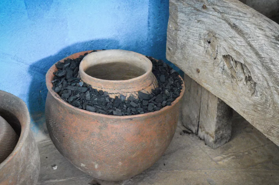 In South Sudan, clay pots with a layer of charcoal between them help to keep insulin at a steady temperature