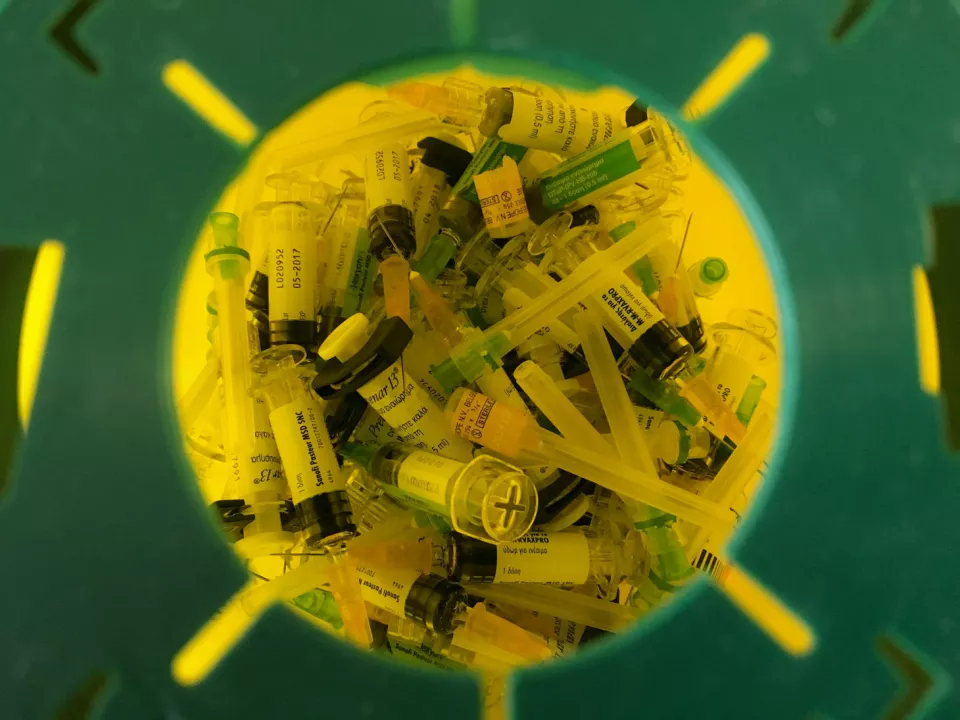 In June and July 2016 MSF has been conducting vaccination campaigns in several refugee camps and settlements in Greece, targeting more than 4,600 children under fifteen years of age. This campaign aims at protecting refugee children with 10 antigens and preventing diseases such as pneumonia, which is the leading cause of childhood death. MSF calls on Pfizer and GSK to drop the price of the pneumonia vaccine (PCV) for governments and humanitarian organizations in emergency contexts