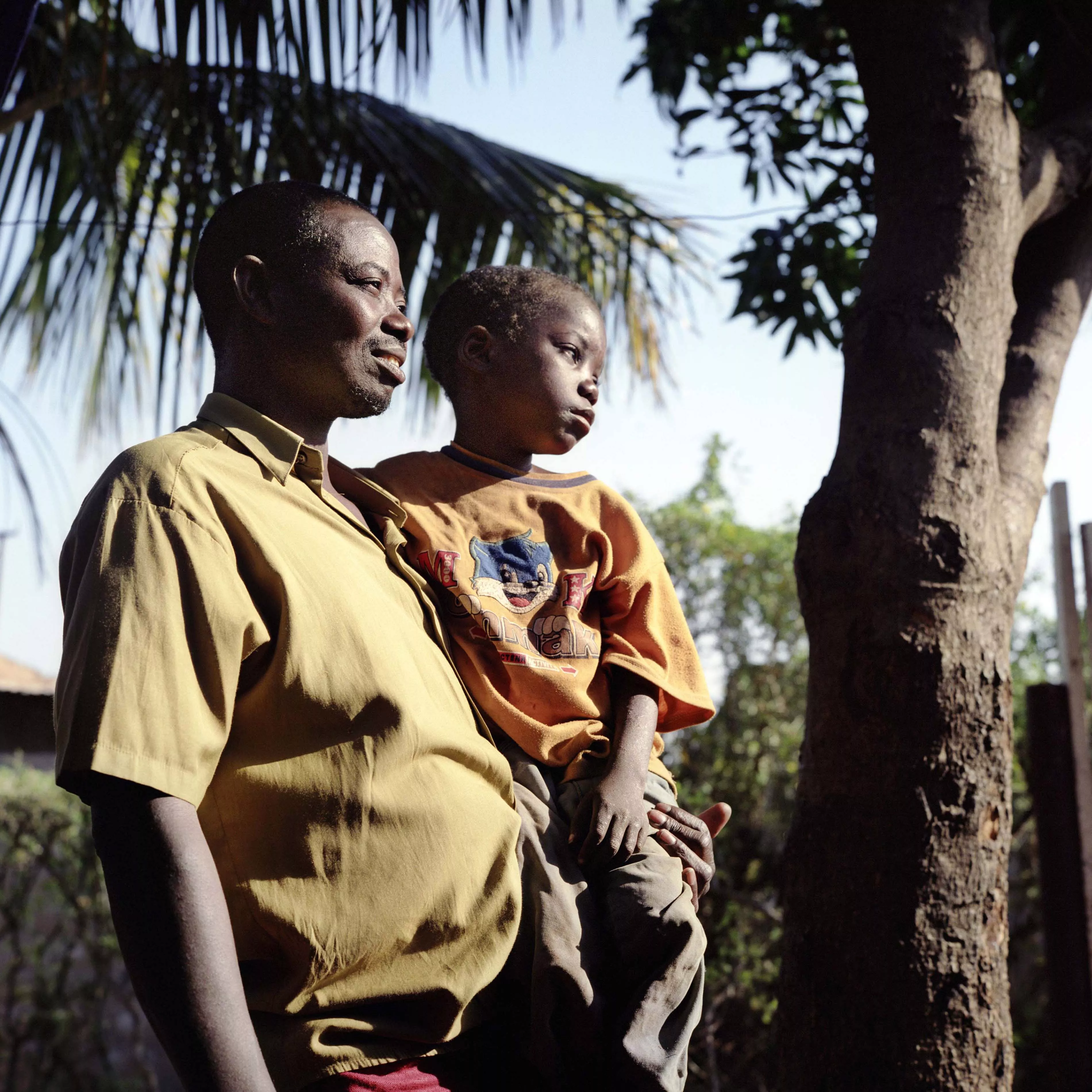 Matateu and his child, seropositive, having a walk in Ferroviario, Mozambique. Matateu, 41 years old, is under ARV treatment since 2003.