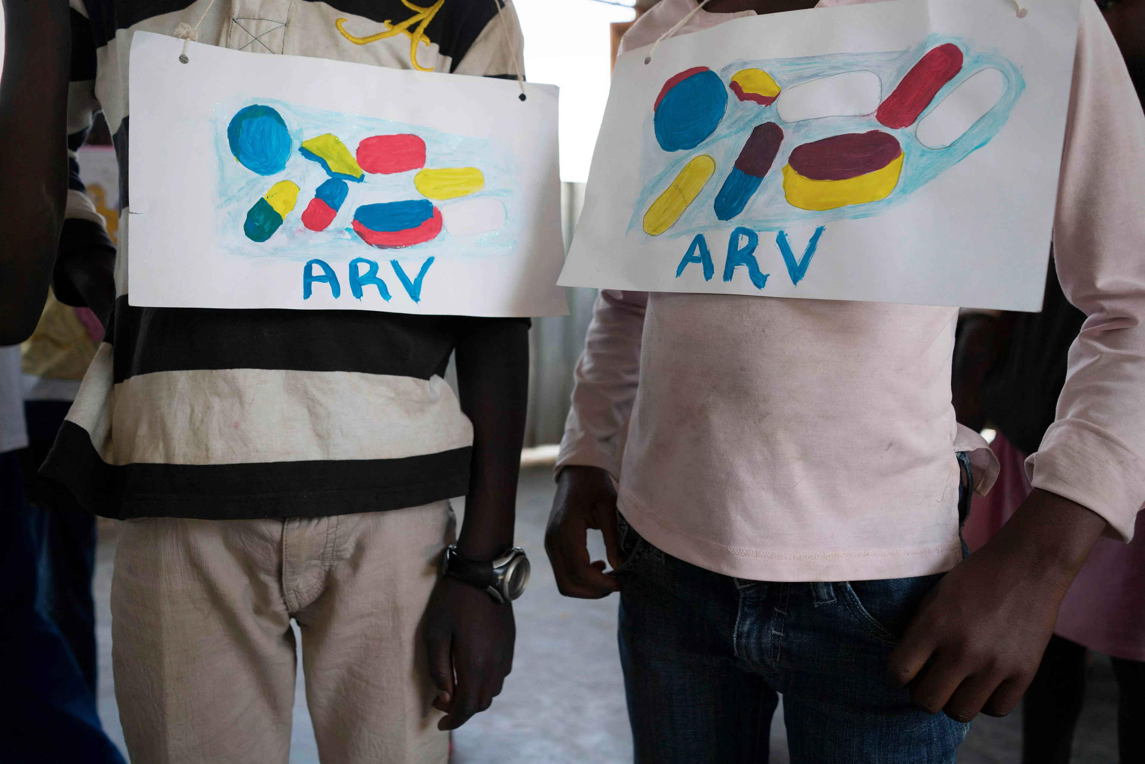 An HIV support group for children at Epworth Clinic on Harare’s outskirts. MSF has set up community support groups for HIV patients from the Clinic. At Epworth, children and young people come together to give each other support. Through games and education they learn about HIV and how they can live a healthy life.