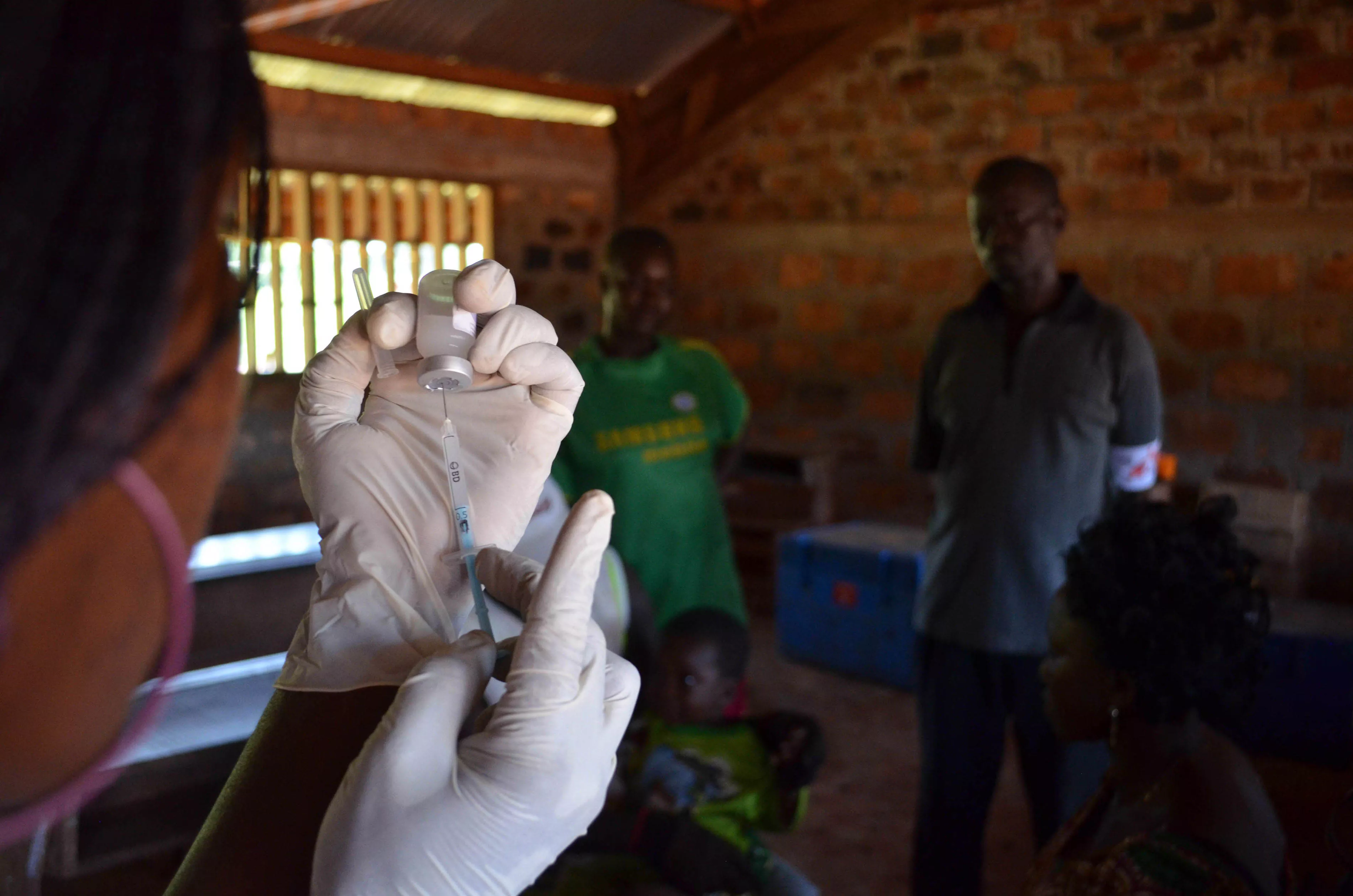 A nurse prepares a dose of PCV13 vaccine, Central African Republic.