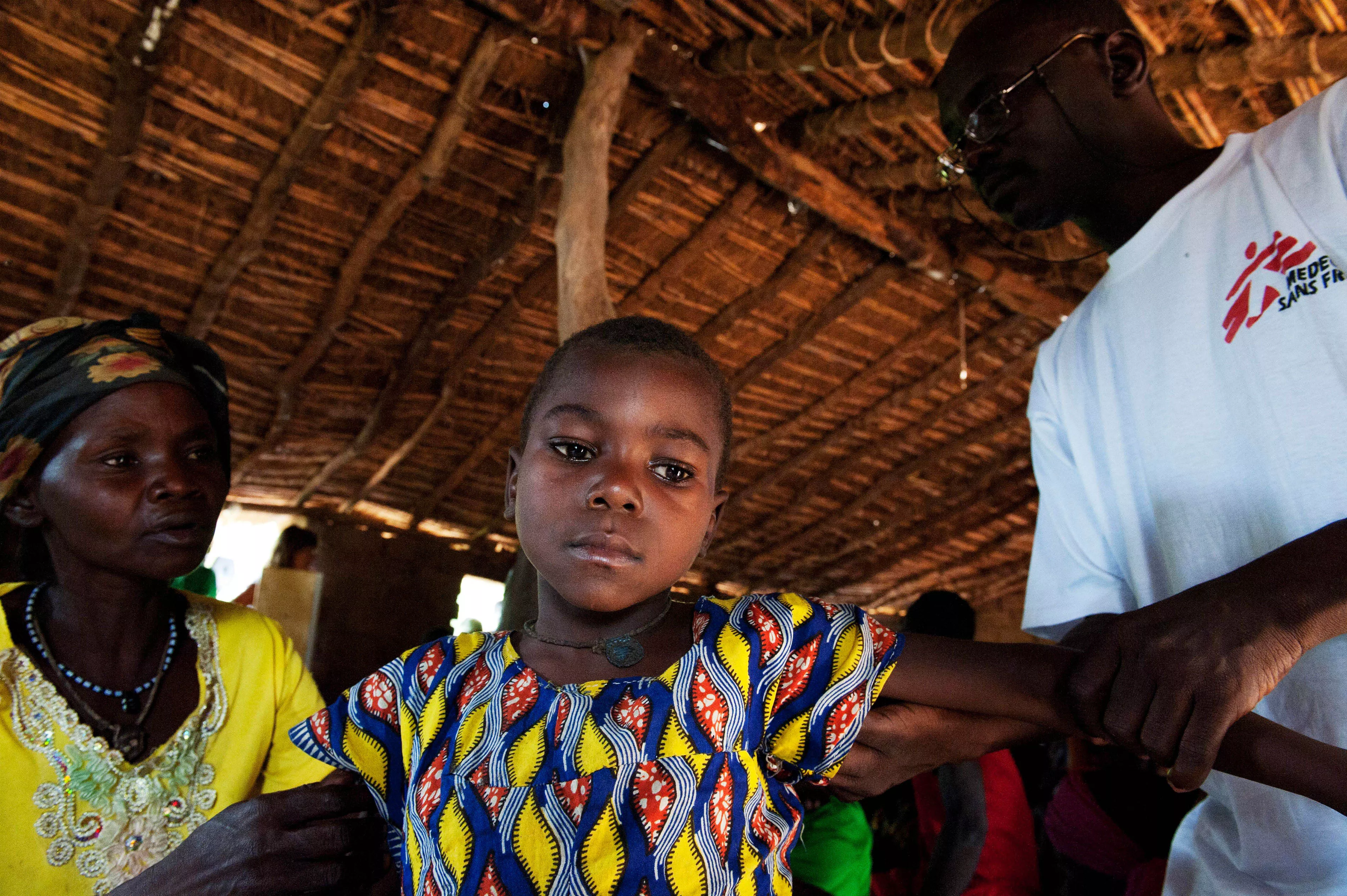 Isabelle and her daughter Nicole suffer from Malaria. MSF is doing mobile clinics in Besse, a village between Batangafo and Ouago, the two where you can find hospitals.
