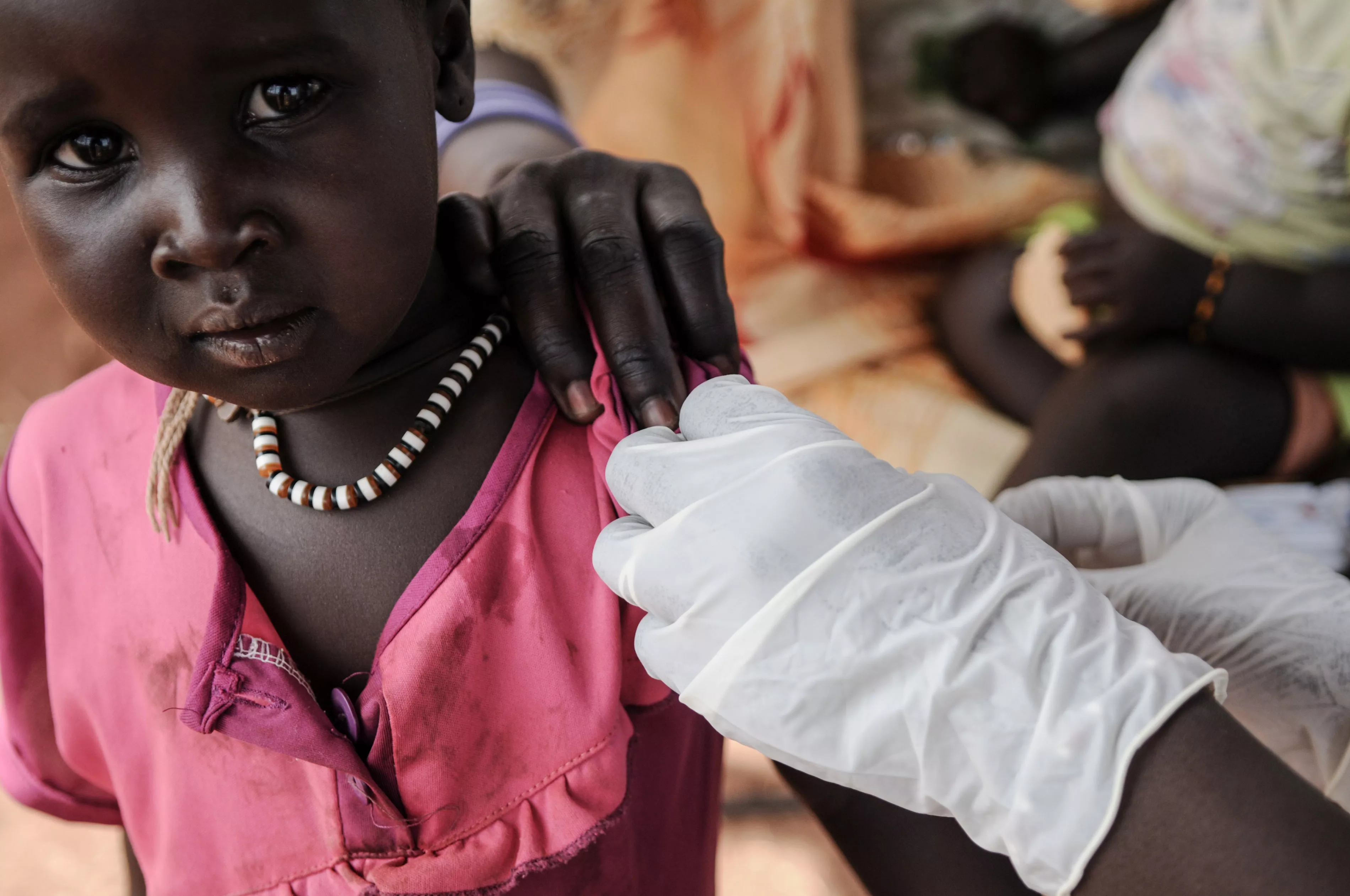 In South Sudan, MSF is present in Yida, next to the border with Sudan. This village hosts a camp of refugees who escaped shellings in South Kordofan. MSF set up a small hospital and a clinics in the refugees'camp in Yida. 