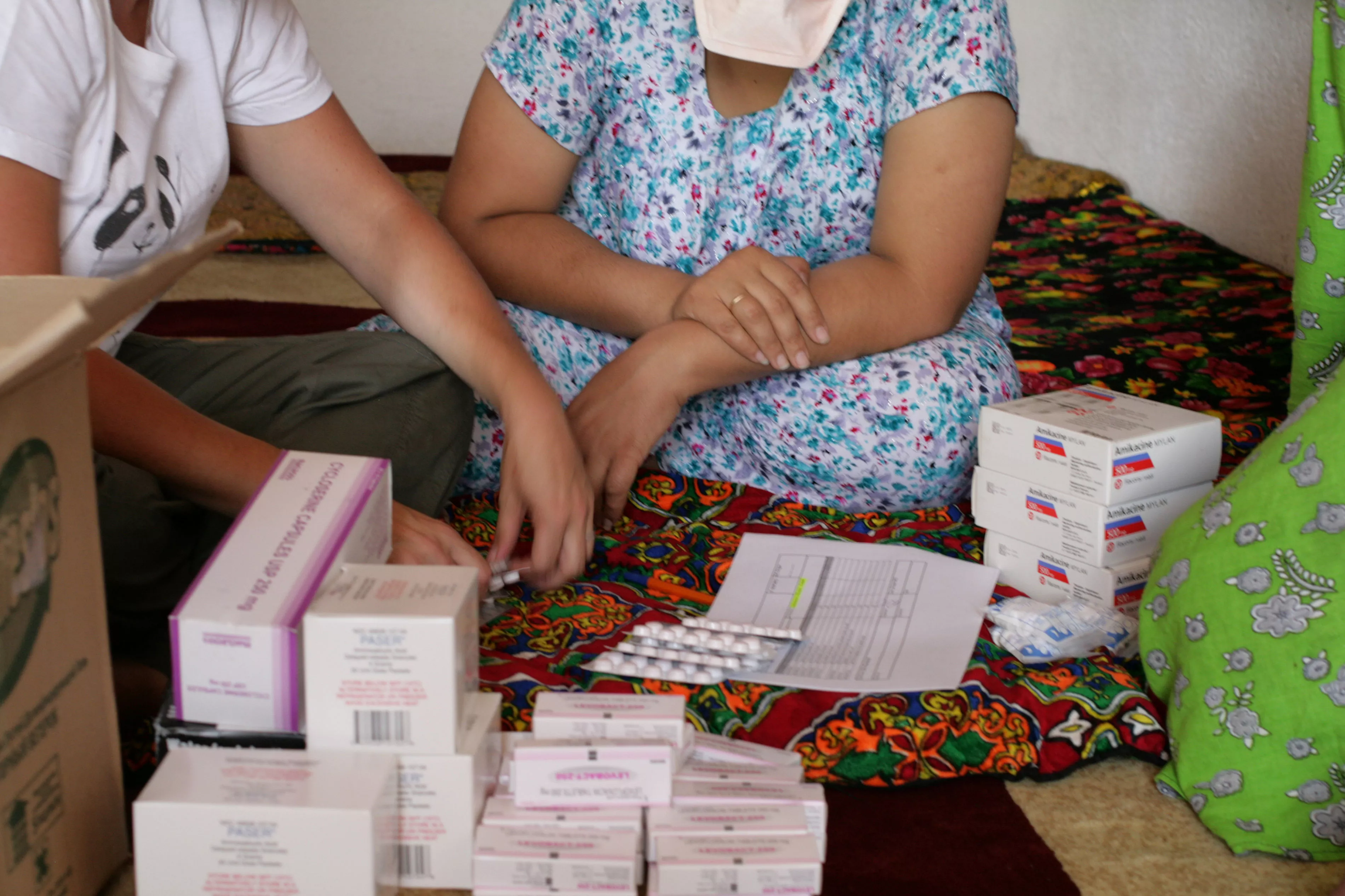 MSF nurse Cindy Gibb in Tajikistan counts out a monthly supply of drugs that will be taken by two members of the same family who are being treated for multi-drug resistant tuberculosis. 