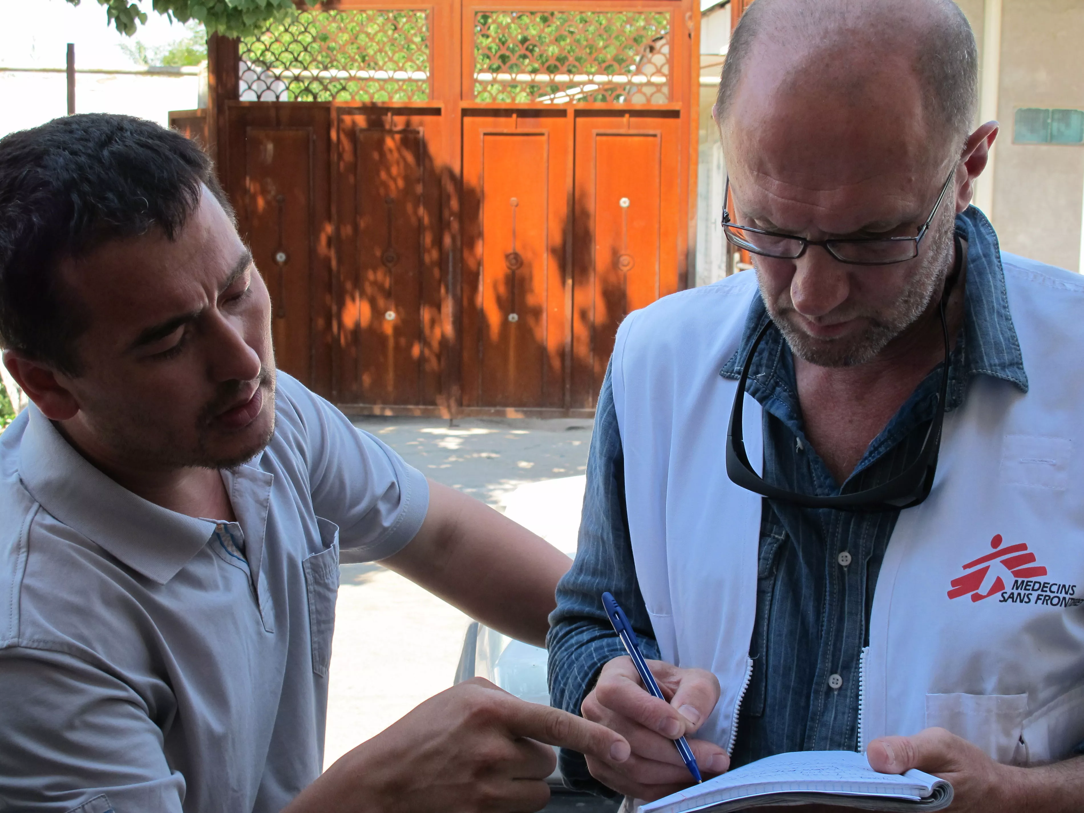 MSF emergency coordinator from Lituania, Andrei Slavuckij, is assessing medical needs in a neighbourhood of Osh.