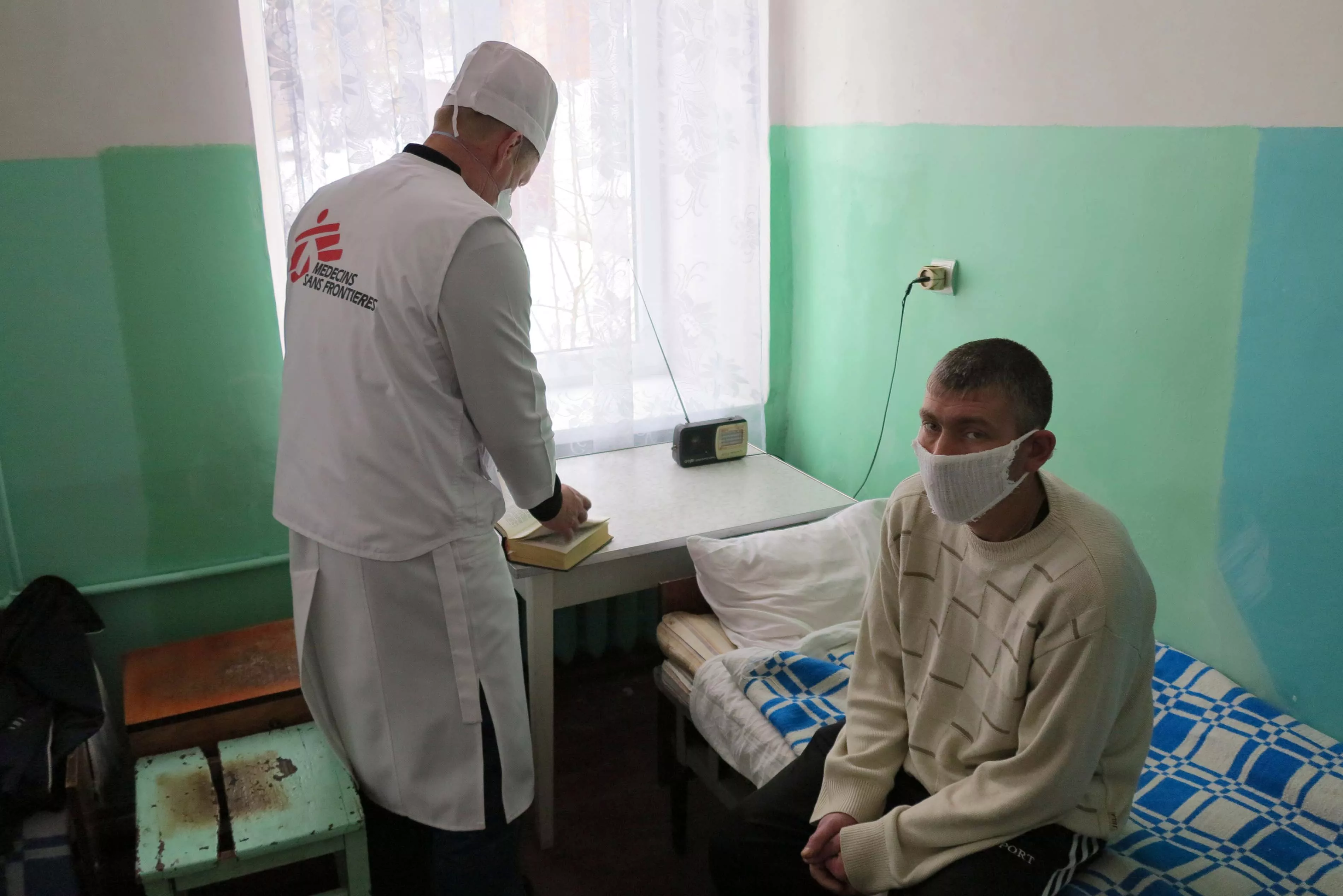 Vladimir Shalashniy, Coordinator for MSF’s post-release activities, is checking up on a 31-year old patient who is staying at the Artyomovsk TB dispensary.