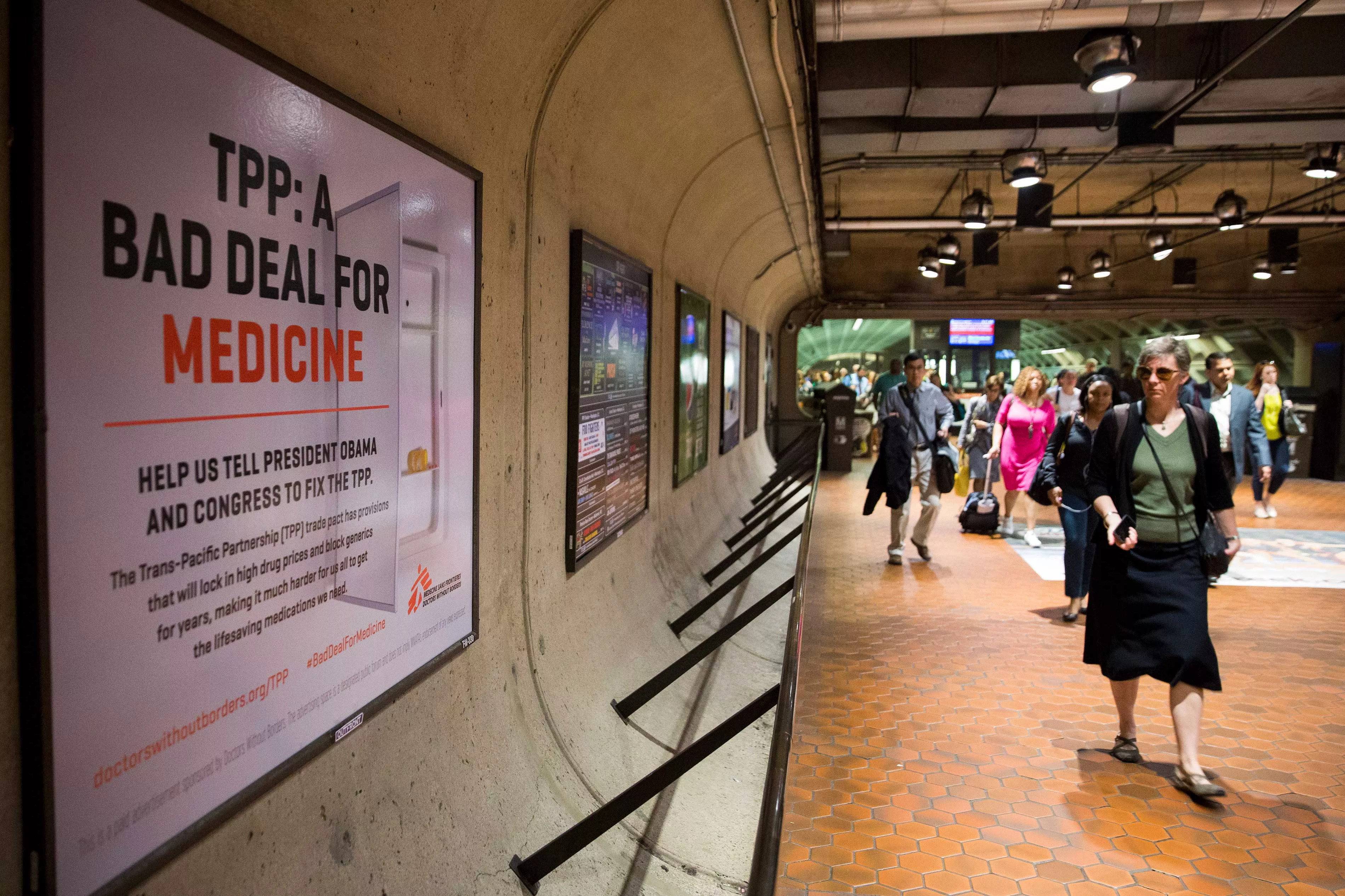 Metro advertisements for Doctors Without Borders, 2015.