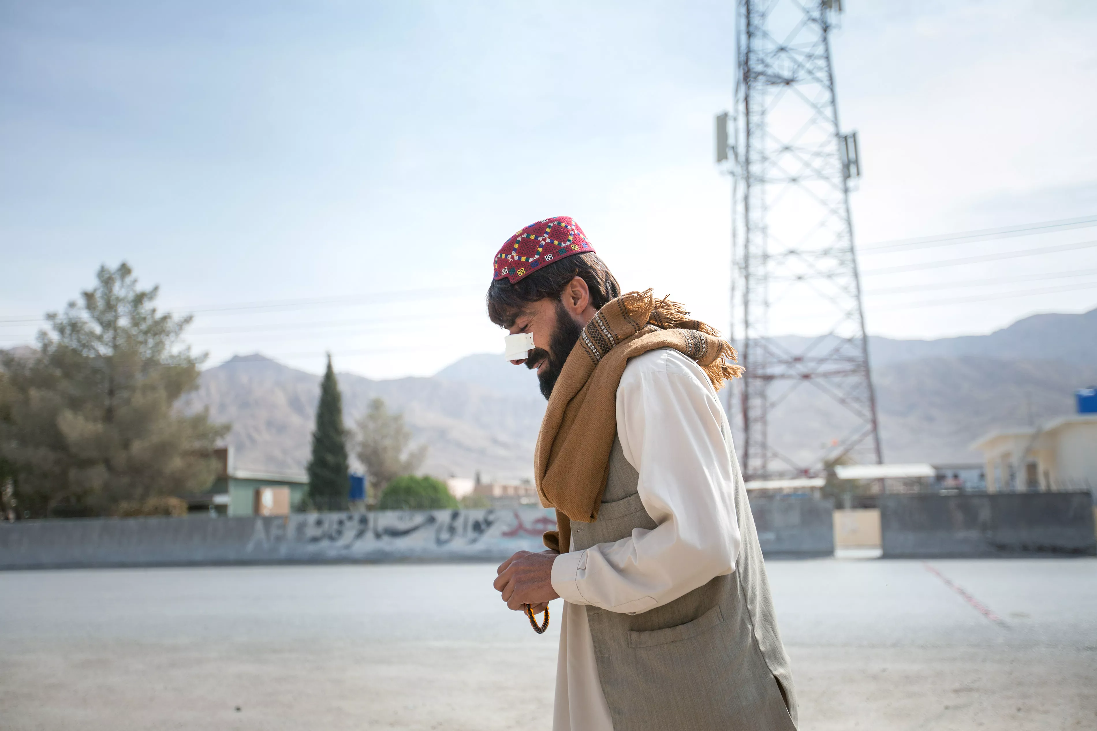 Abdul Wahab, 32, resident of Muslimbagh, leaves MSF CL Facility in Kuchlack, Quetta, after getting his treatment for his sand fly bite.