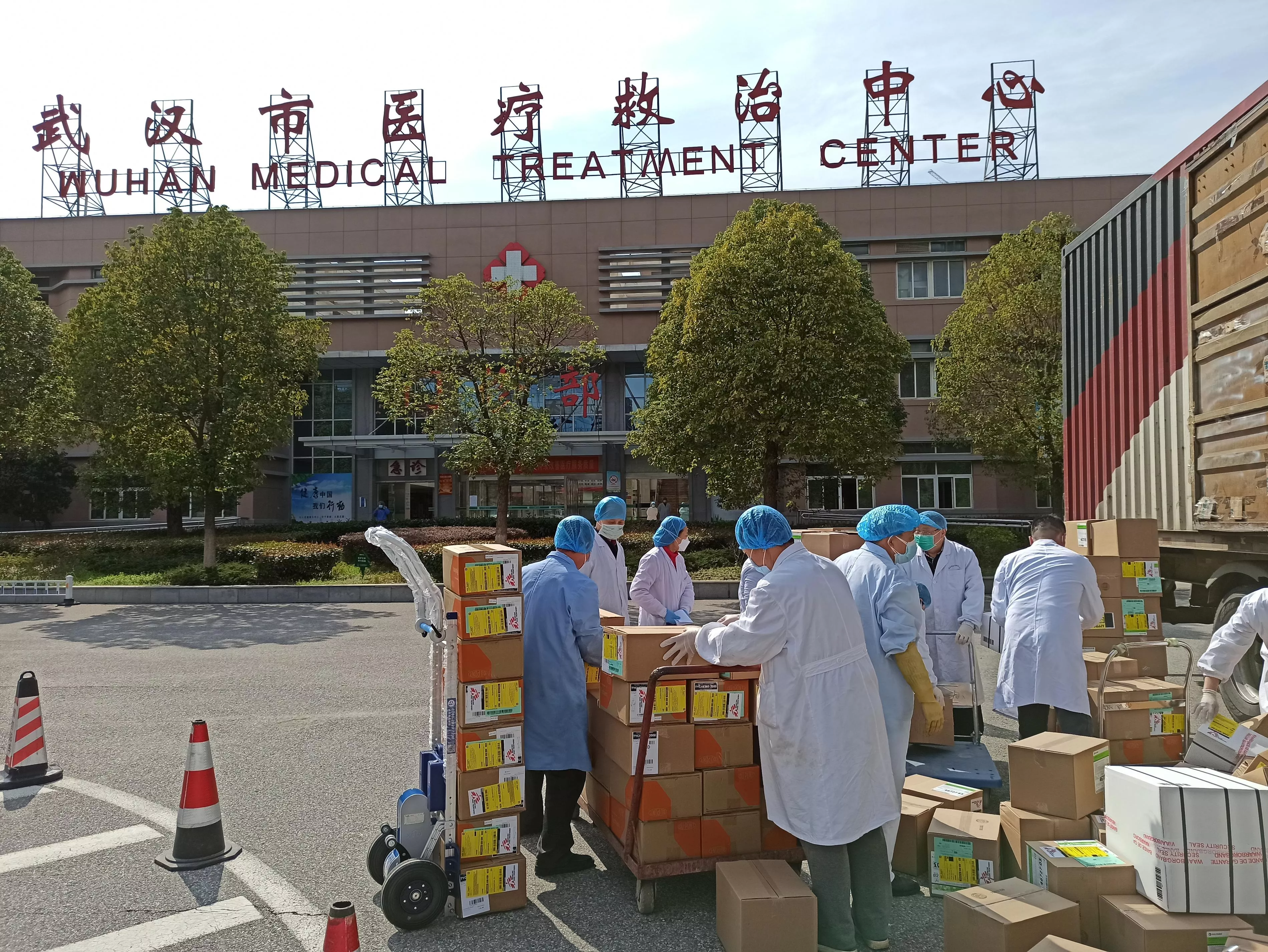MSF donated 3.5 tonnes of personal protective equipment to health workers at the Wuhan Jinyintan Hospital in Hubei province. Wuhan Jinyintan Hospital is one of the designated hospitals providing treatment to COVID-19 patients, especially those in severe and critical conditions