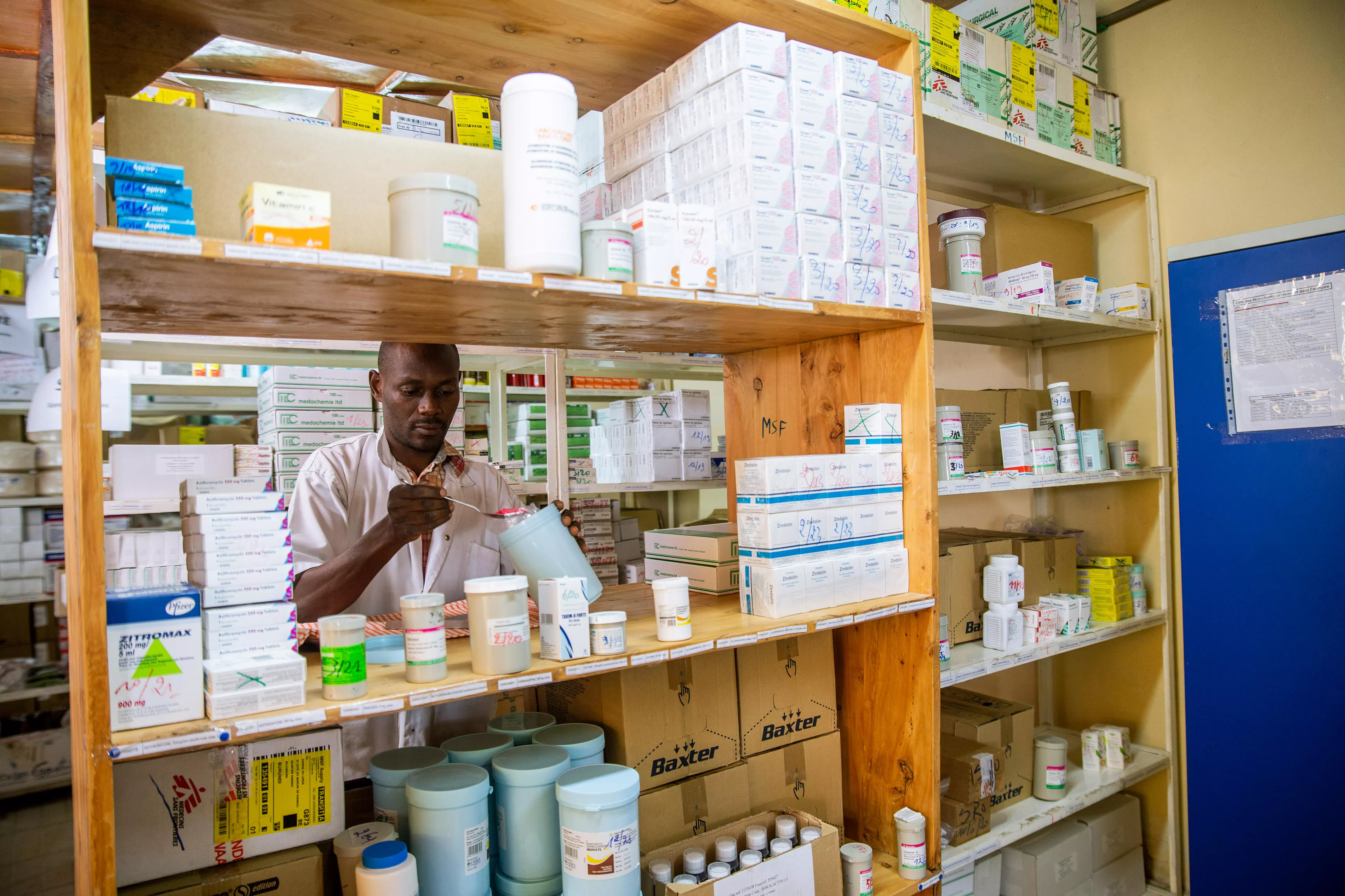 A nurse from “L’Arche de Kigobe” trauma center in Bujumbura comes to the structure’s pharmacy to get medicines.