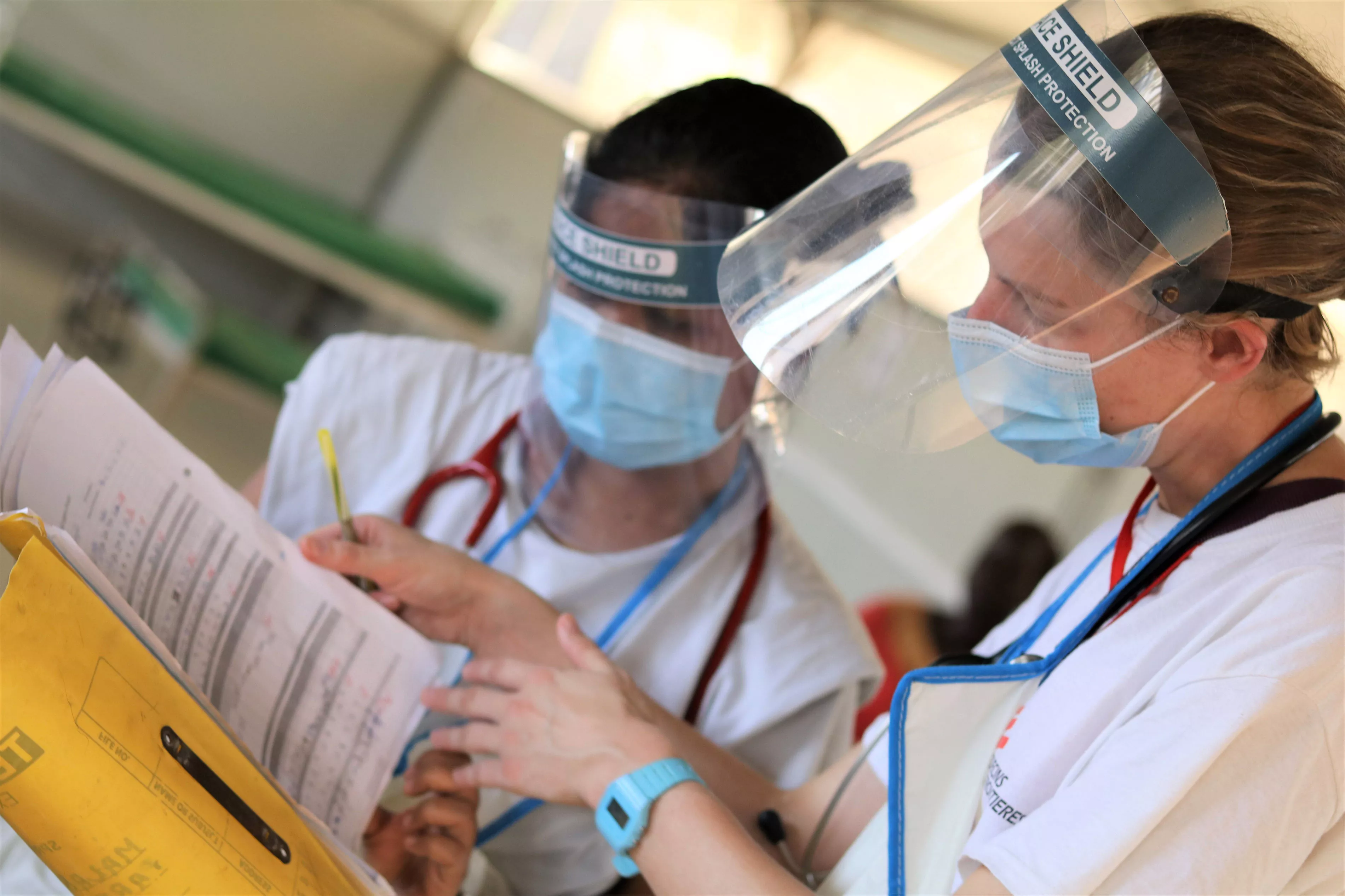 MSF’s medical staff review patient files during the ward round in the MSF Hospital in the Bentiu Protection of Civilian (PoC) site. Since the COVID-19 pandemic reached South Sudan, MSF has to reduce its inpatient bed capacity to adhere to preventive measures.