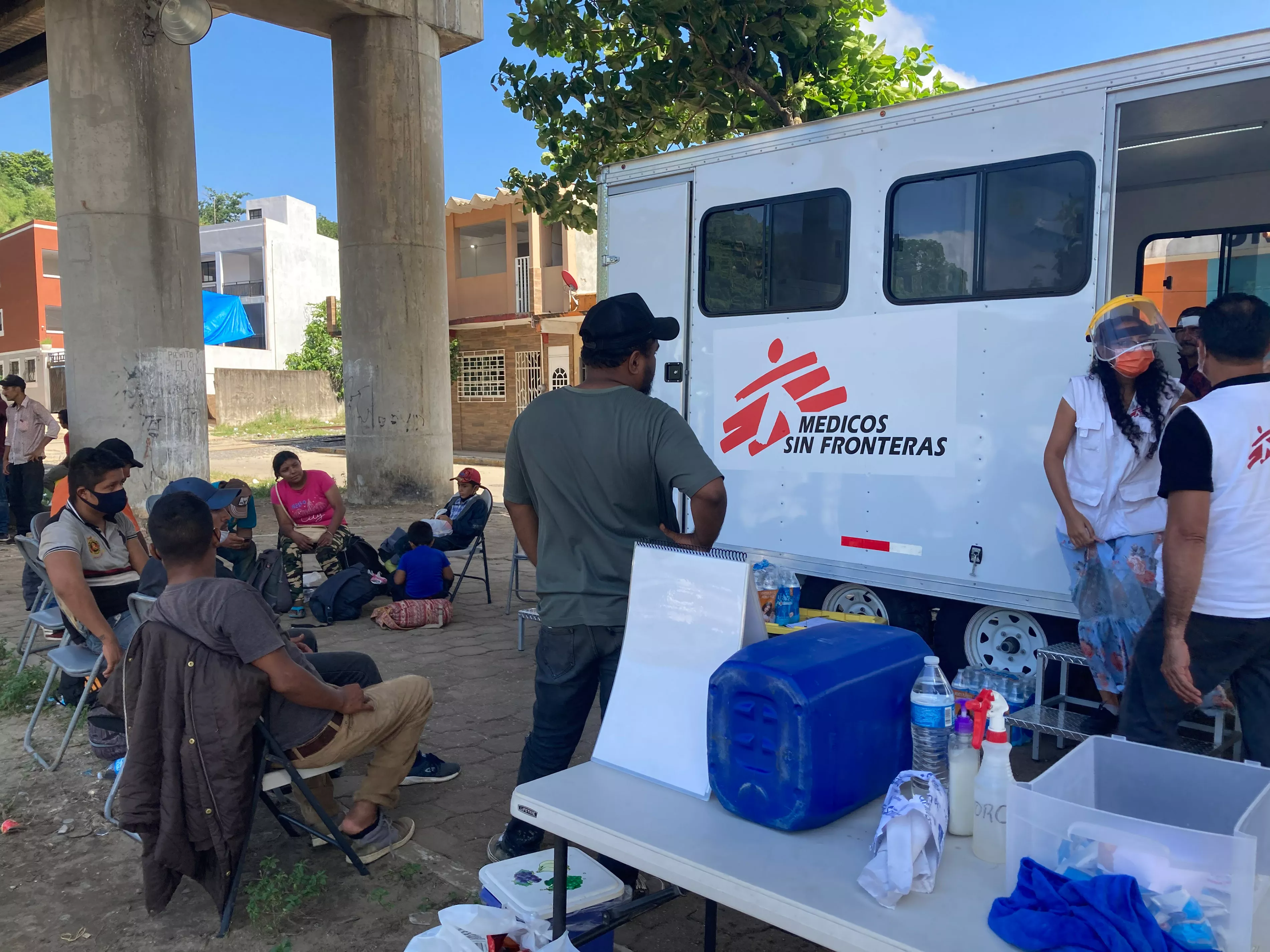 An MSF mobile team travels through southeastern Mexico to provide humanitarian medical assistance to hundreds of people entering the country, including preventive measures against COVID-19.