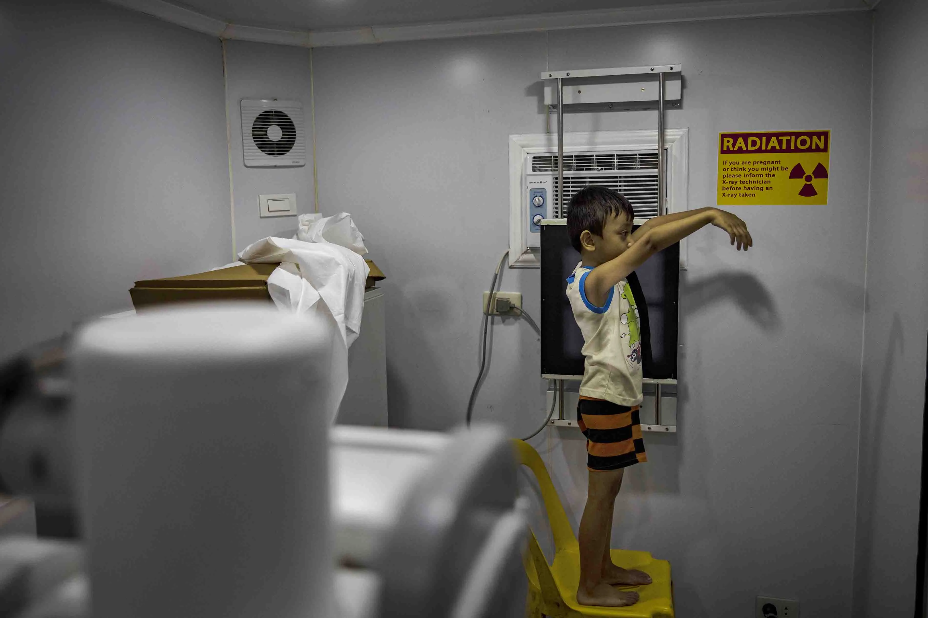 Five-year-old Clark undergoes a chest X-ray at one of MSF’s TB active case finding sites in Tondo, Manila, Philippines.