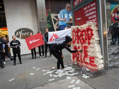 In New York, on Word Pneumonia Day 2015 (Nov 12), MSF volunteers attempted to deliver more than $17 million of fake cash - the equivalent of one day of profits from the pneumonia vaccines for Pfizer globally -  to Pfizer's CEO Ian Read. The same day, MSF launched a global petition to ask Pfizer and GlaxoSmithKline (GSK) to reduce the price of the pneumococcal vaccine to $5 dollars per child (for all three doses) in developing countries. Credit: Edwin Torres.