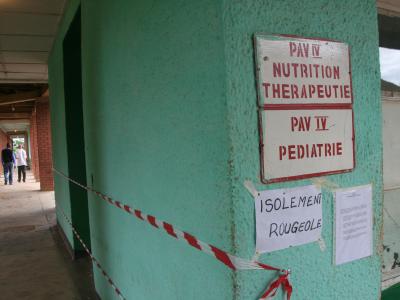 En réponse à une épidémie de rougeole, MSF  a mené en partenariat avec le ministère de la Santé une campagne de vaccination dans la province du Katanga en RDC. 