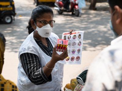 MSF’s Health Educator distributing soaps to a street- hawker in M-East Ward, Mumbai.