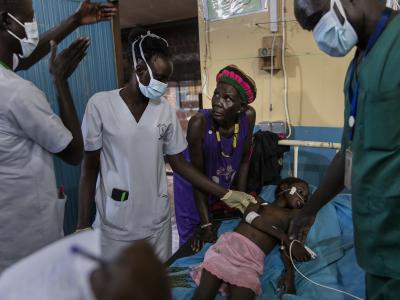 Atong Dut Deng, 8 years old, infected with cerebral malaria. She is being attended to by MSF medical staff in the ICU at MSF supported Aweil State Hospital.