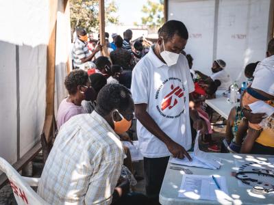 MSF Medical Doctor, Mayard Mitial, consults with a patient in St Yves, Delmas 5 displaced persons camp in Port au Prince, Haiti, where around 1,100 people live.