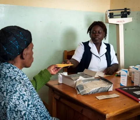 A health worker at Bvumbe Health Centre in Malawi’s Thyolo District dispenses antiretroviral medicines, Malawi 2013.